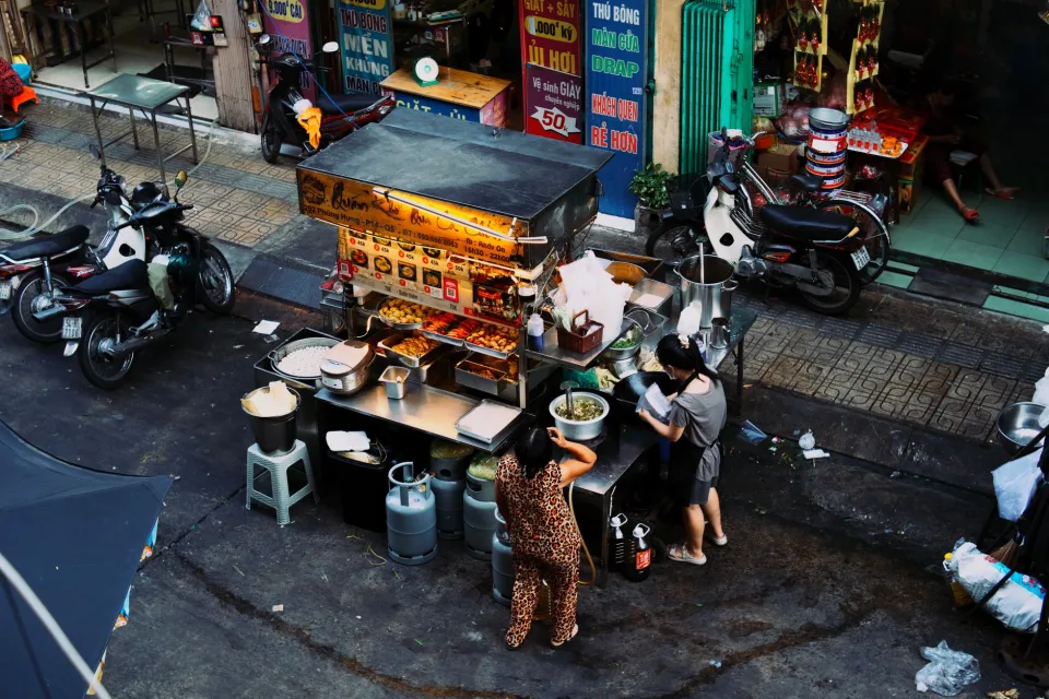 Sân ngoài trời buổi tối